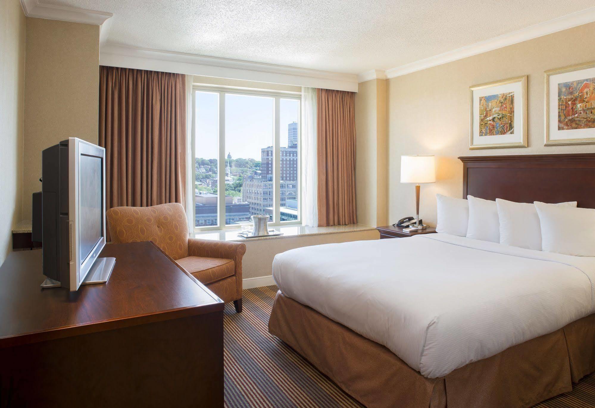 Hilton Hotel 4*
